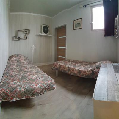 Chambre 2 lits simples casa emma 1